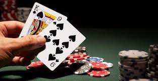 Meja live casino dengan dealer profesional di platform asiawin