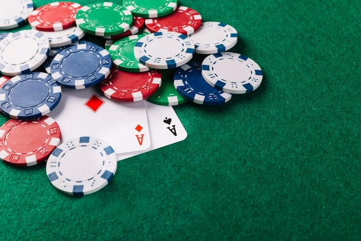 Penggemar sepak bola dan bulu tangkis Indonesia menjelajahi konten olahraga di platform asiawin